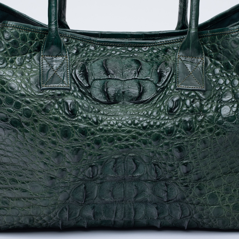 Вместительная сумка из крокодиловой кожи 