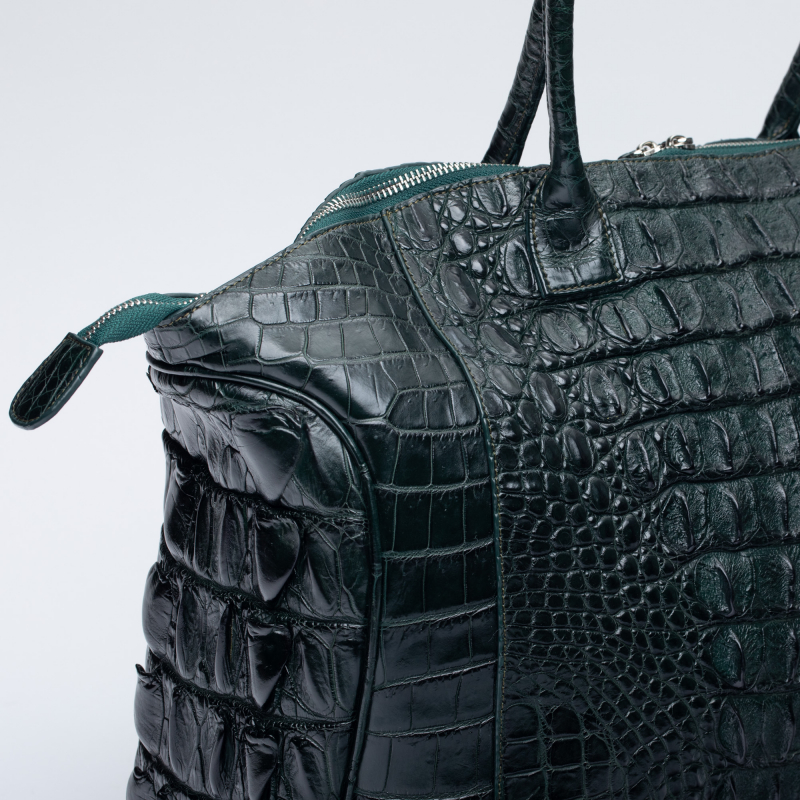 Вместительная сумка из крокодиловой кожи
