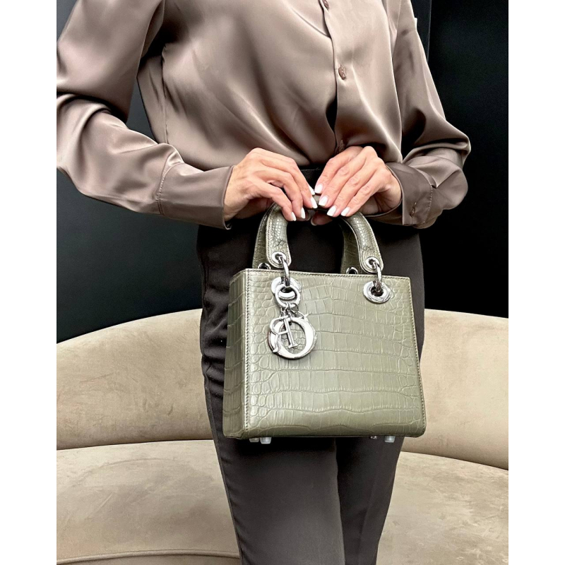 Сумка в стиле Dior из кожи крокодила