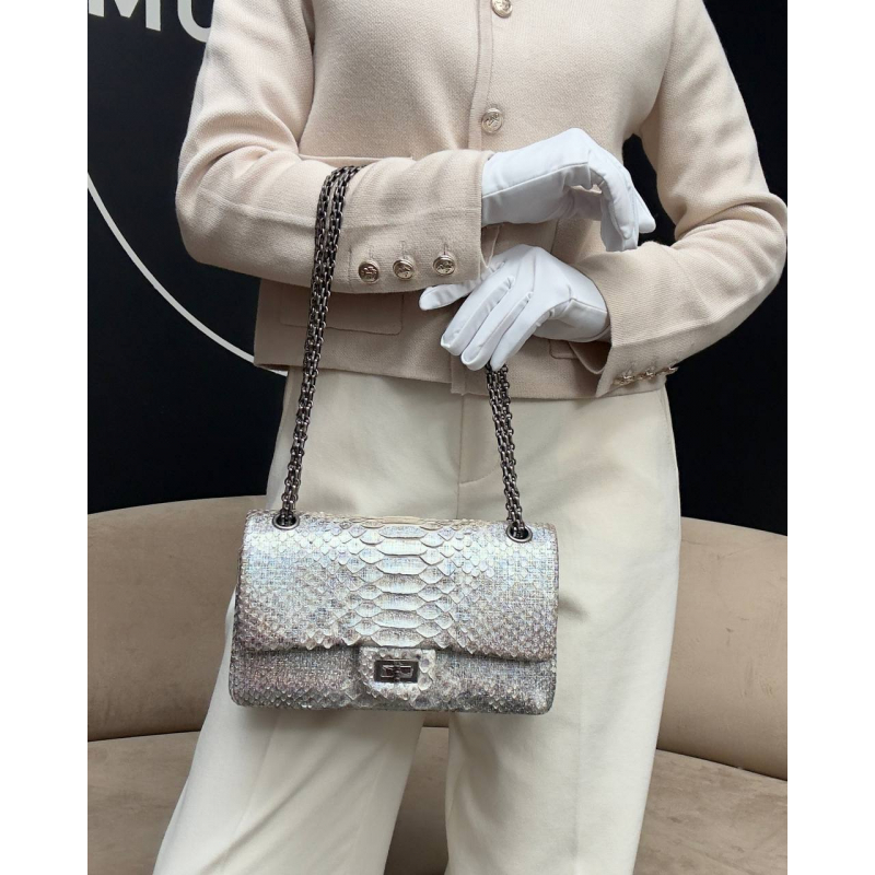 Сумка из кожи питона в стиле Chanel